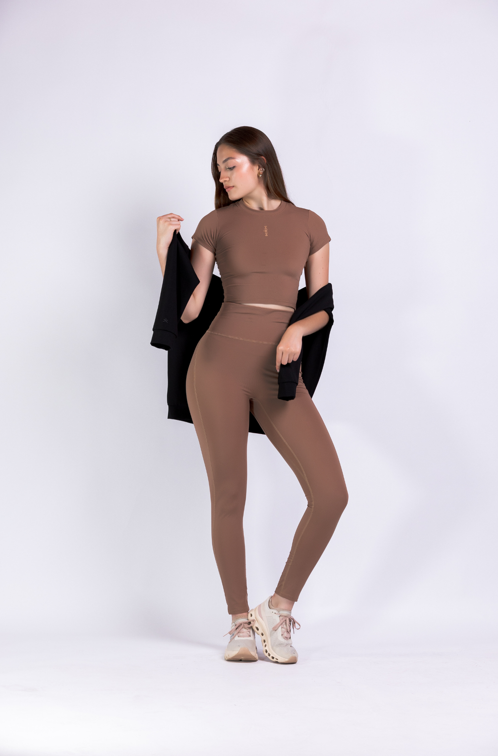 RISE TOP – Crop top deportivo athleisure con tecnología LYCRA®