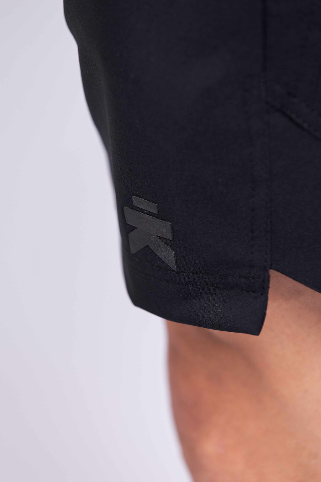 LEGACY SHORT - Pantaloneta deportiva athleisure para hombre.