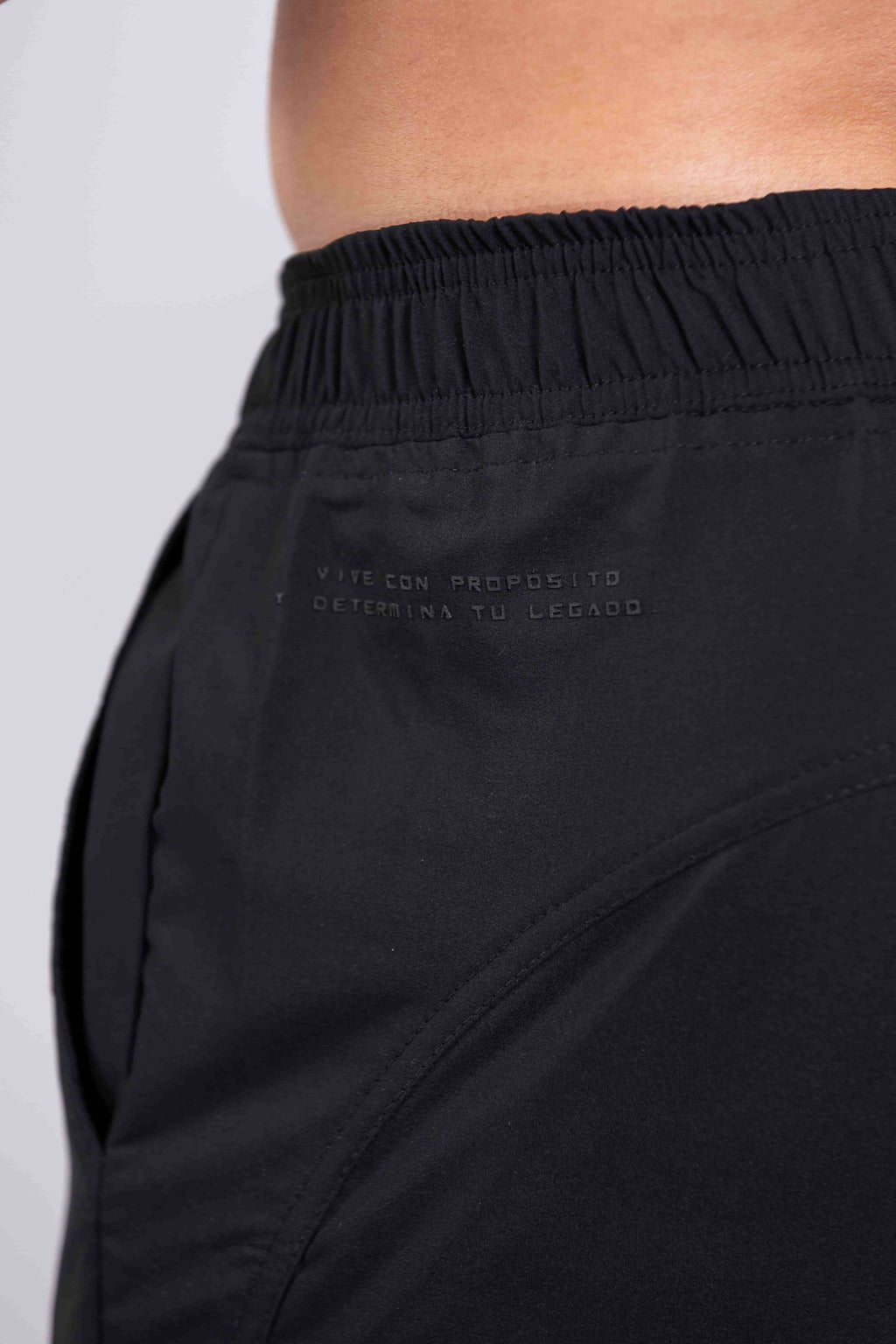 LEGACY SHORT - Pantaloneta deportiva athleisure para hombre.